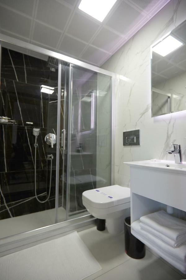 Kartal Palace Taksim Square FAMİLY HOTEL Istanbul Bagian luar foto