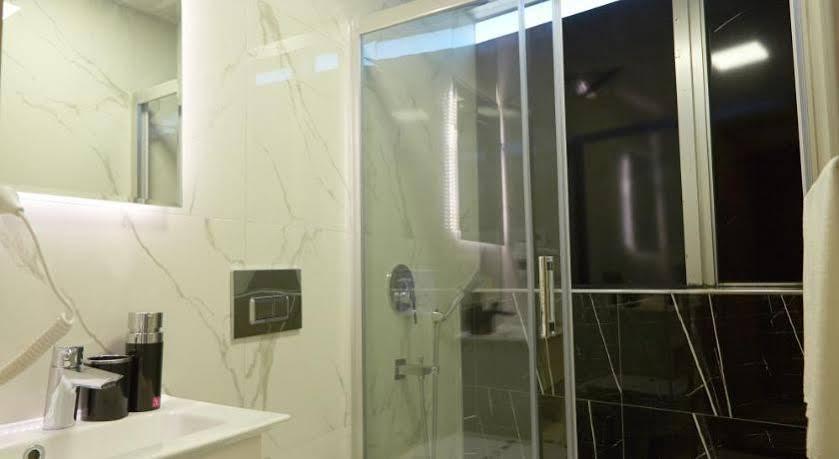 Kartal Palace Taksim Square FAMİLY HOTEL Istanbul Bagian luar foto